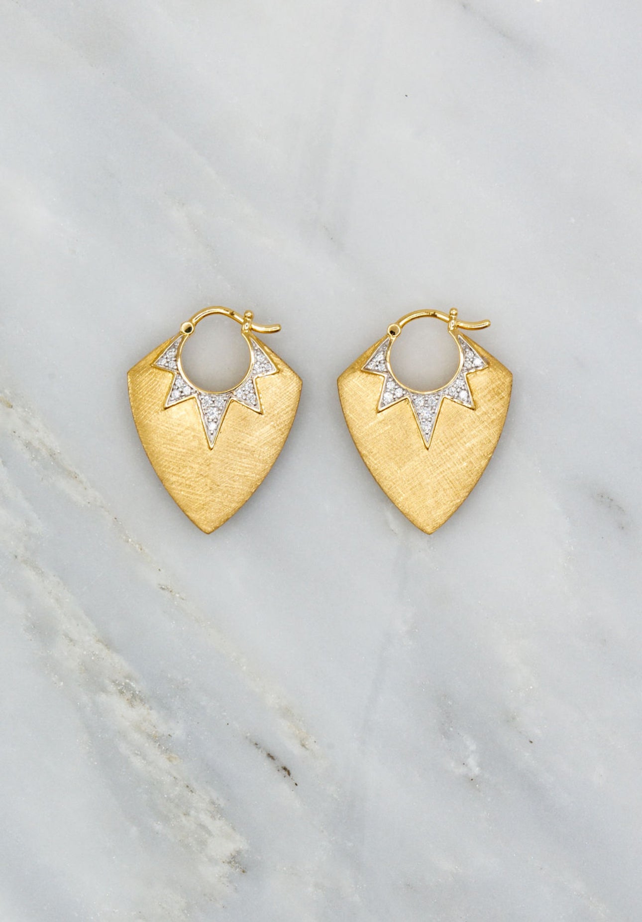 Sorellina 18k Yellow Gold and Diamonds Classic Guitar Pick Earrings