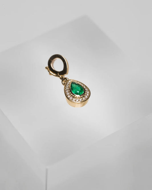 Silhouette Medium Emerald Pear Charm