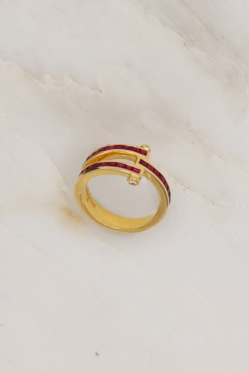 Retrouvai jewelry 18k yellow gold ruby magna ring