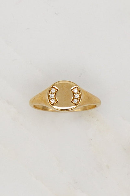 Round Signet Ring with Diamonds