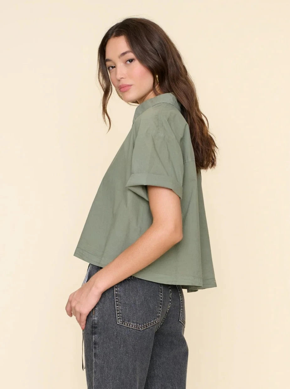 Person wearing Xirena Ansel Cotton Top in Mossy